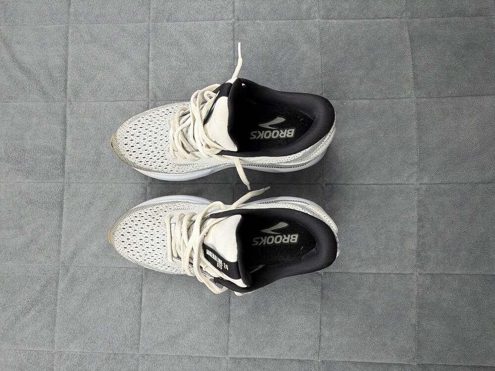 Brooks Adrenaline GTS 24 Women's Running Shoes Size 9 White/Black - Picture 10 of 10